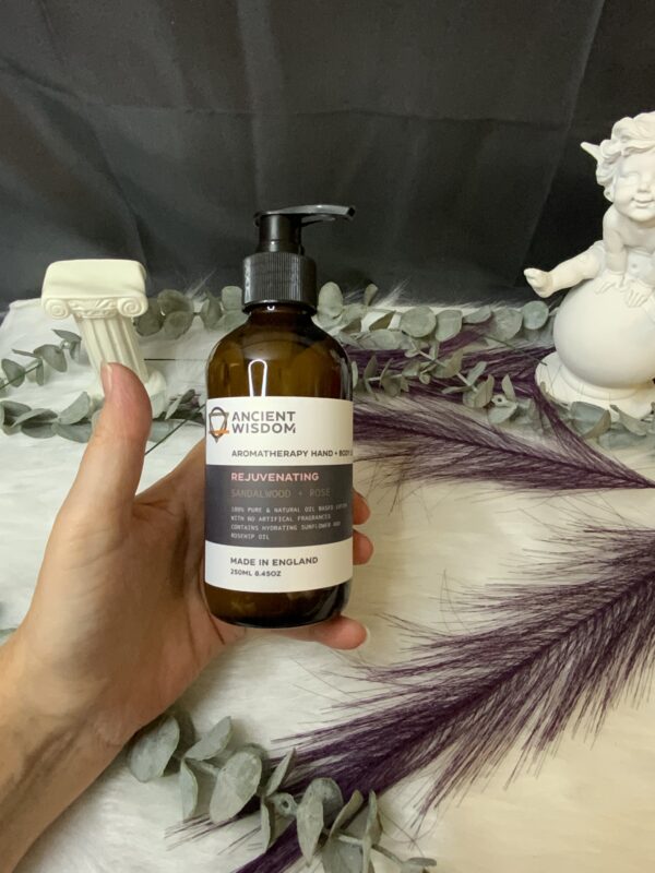 Lotion  Rajeunissante  Mains & Corps Aromathérapie
